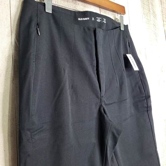 Old Navy Extra High Rise Polished Pixi Capris Pants. Black. Size 12 Petite - Picture 4 of 11
